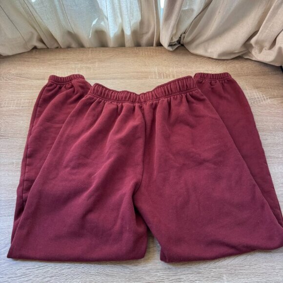 Alo Accolade Sweatpants Joggers in Berry Red Burgundy - Picture 5 of 5